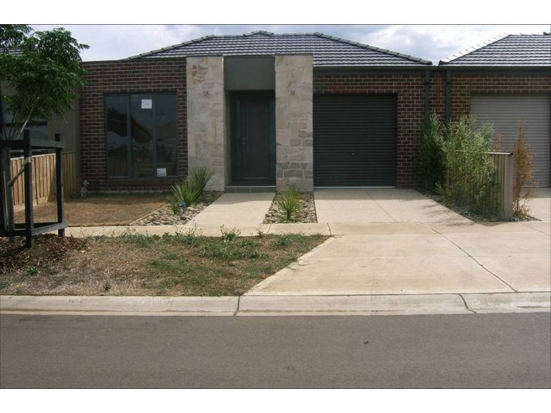 5 Garnet Way, Taylors Hill VIC 3037