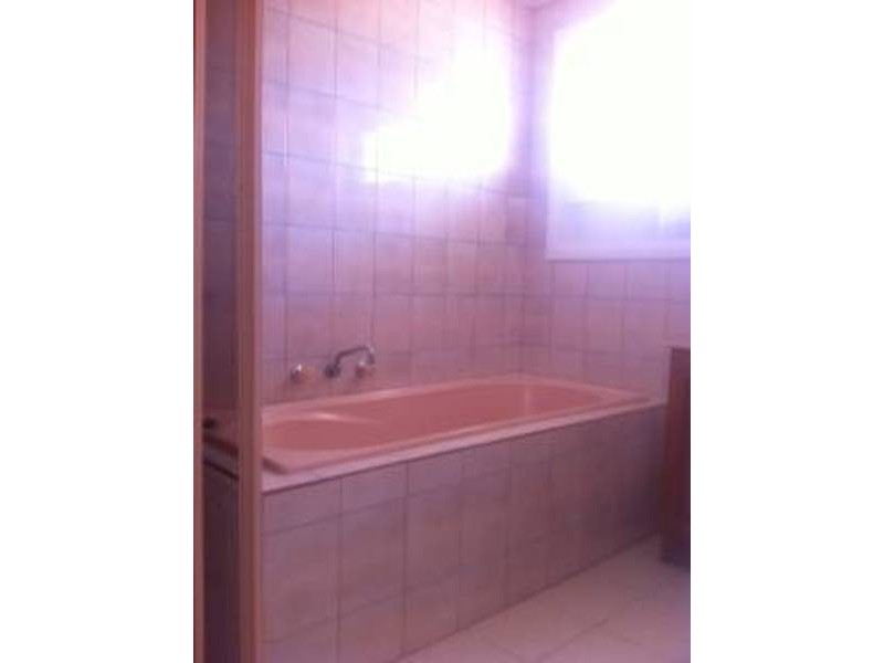 10  Yacht Court, Taylors Lakes VIC 3038