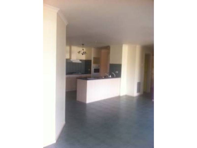 2 Upton Drive, Hillside VIC 3037