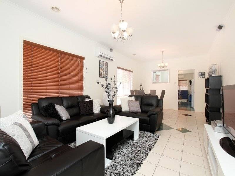 12 Deepdene Street, Caroline Springs VIC 3023