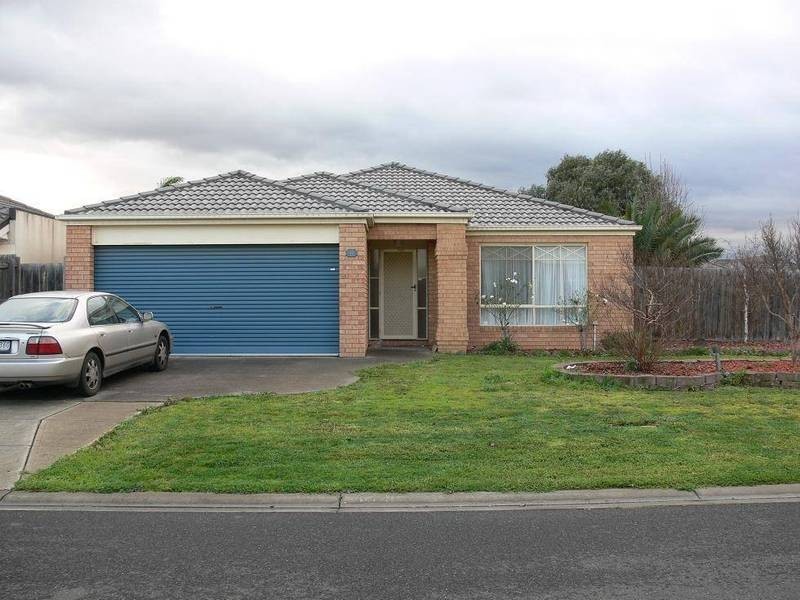 11 Ozzimo Drive, Hillside VIC 3037