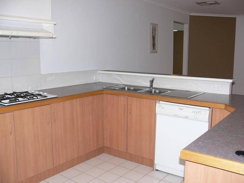 11 Ozzimo Drive, Hillside VIC 3037