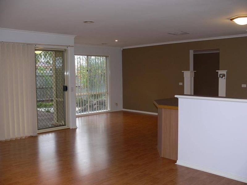 11 Ozzimo Drive, Hillside VIC 3037