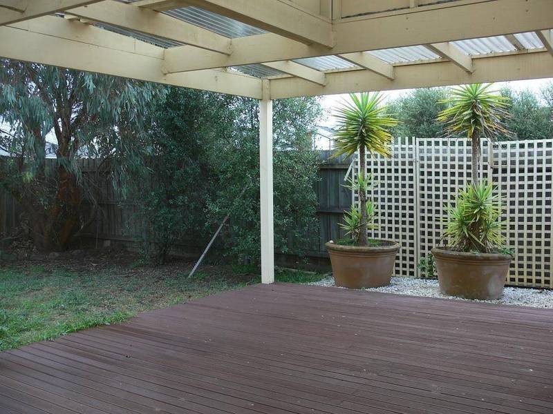 11 Ozzimo Drive, Hillside VIC 3037