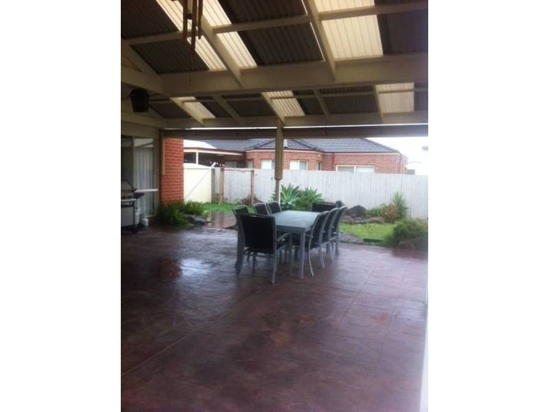 19 Johnston Way, Taylors Hill VIC 3037