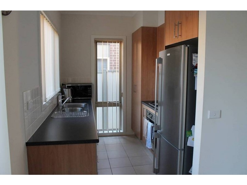 20/40 McCubbin Way, Caroline Springs VIC 3023