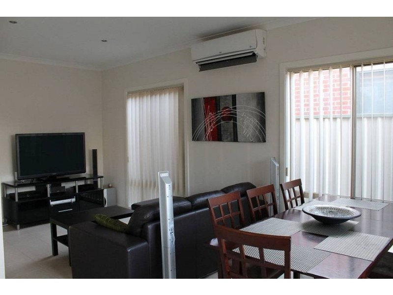 20/40 McCubbin Way, Caroline Springs VIC 3023