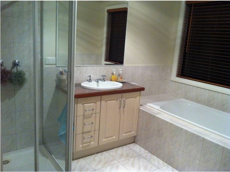 2/183  Copernicus Way, Keilor Downs VIC 3038