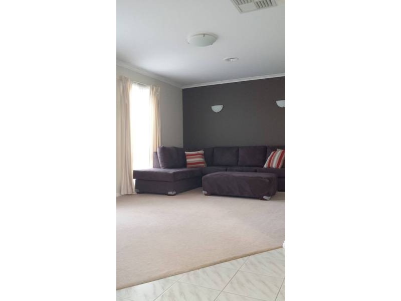 2/183  Copernicus Way, Keilor Downs VIC 3038