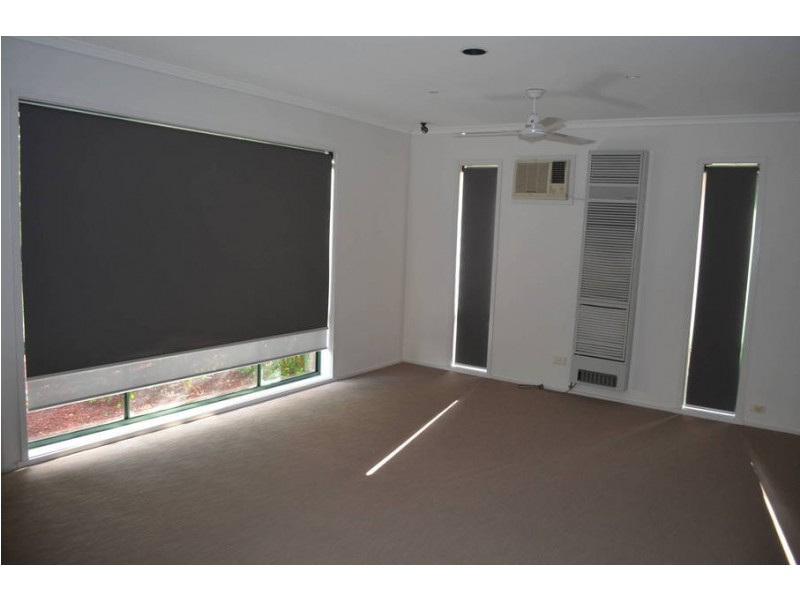 55  Manchester Drive, Sydenham VIC 3037