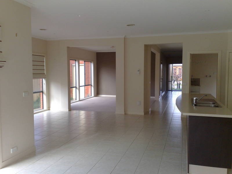 12 Kings Domain, Caroline Springs VIC 3023