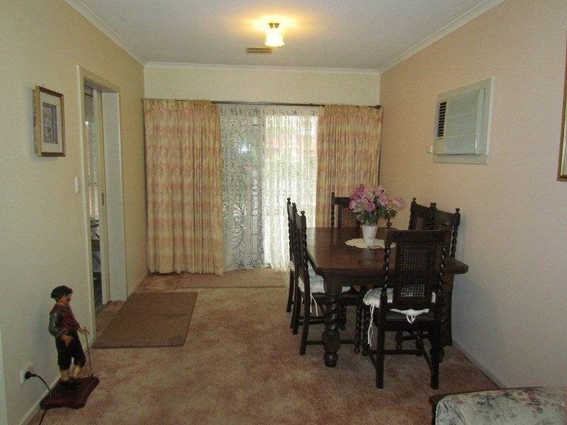 8  Carrington Street, Sydenham VIC 3037