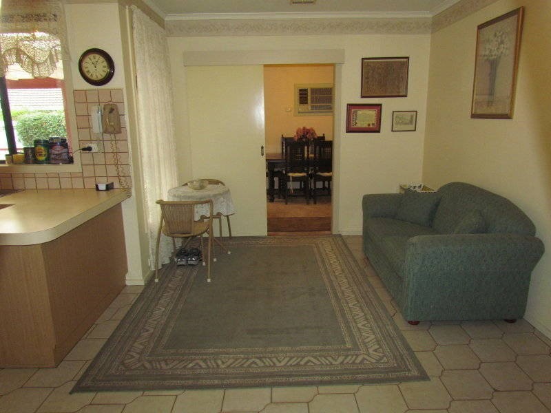 8  Carrington Street, Sydenham VIC 3037