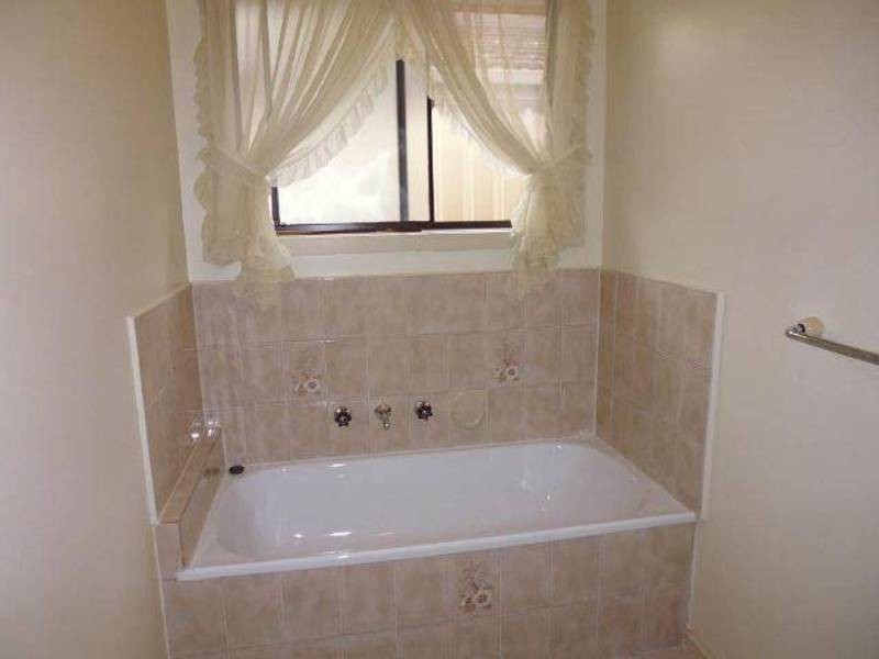 8  Carrington Street, Sydenham VIC 3037