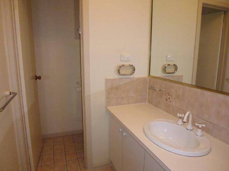 8  Carrington Street, Sydenham VIC 3037