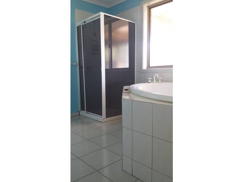 10 Bond Drive, Taylors Lakes VIC 3038