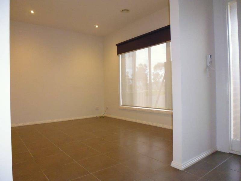 25 Landcox Way, Caroline Springs VIC 3023