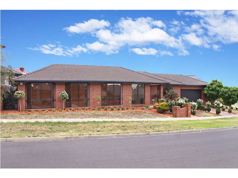 21 Reed Crescent, Taylors Lakes VIC 3038