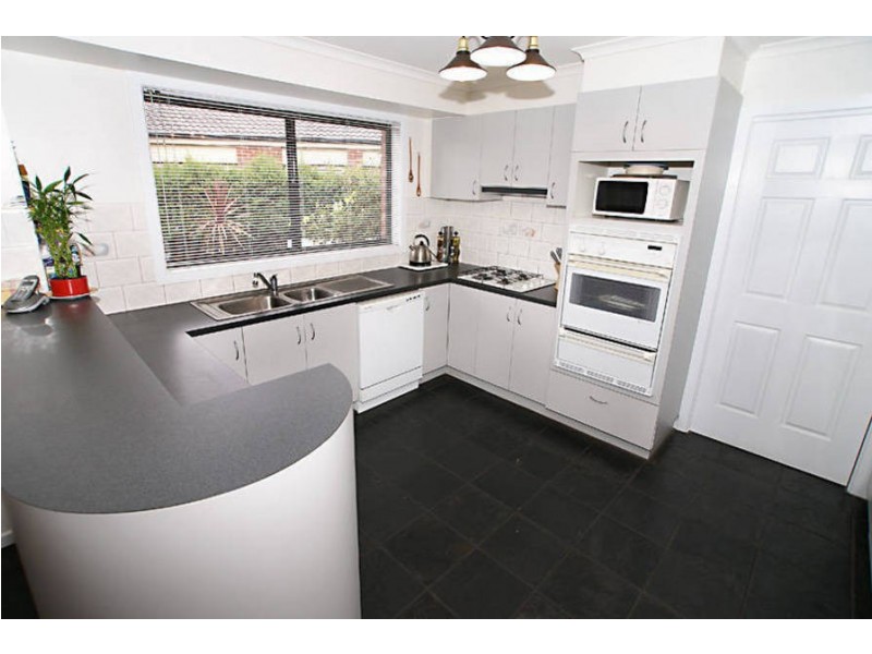 21 Reed Crescent, Taylors Lakes VIC 3038