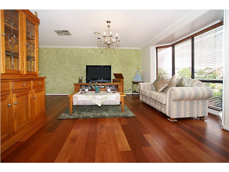 21 Reed Crescent, Taylors Lakes VIC 3038