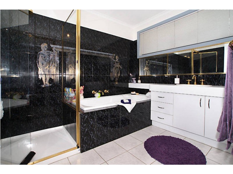 21 Reed Crescent, Taylors Lakes VIC 3038