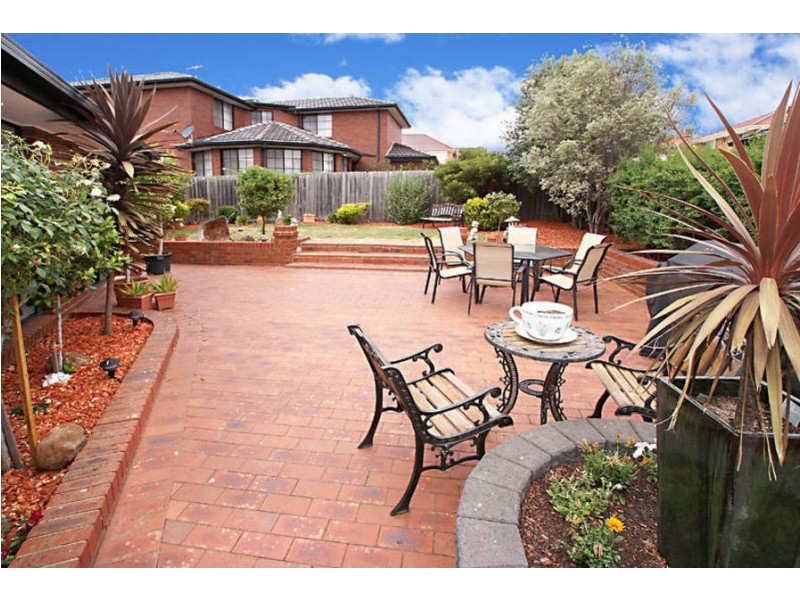 21 Reed Crescent, Taylors Lakes VIC 3038