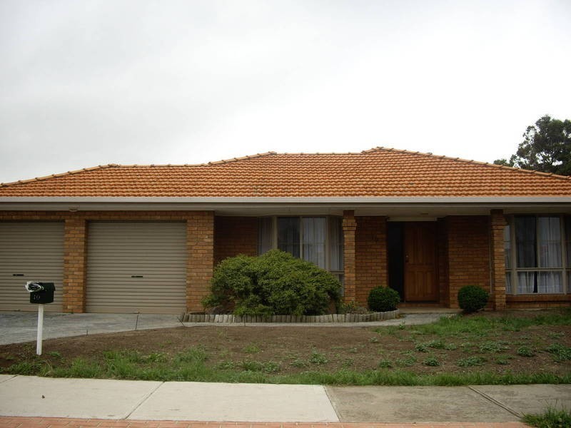 10 Bond Drive, Taylors Lakes VIC 3038