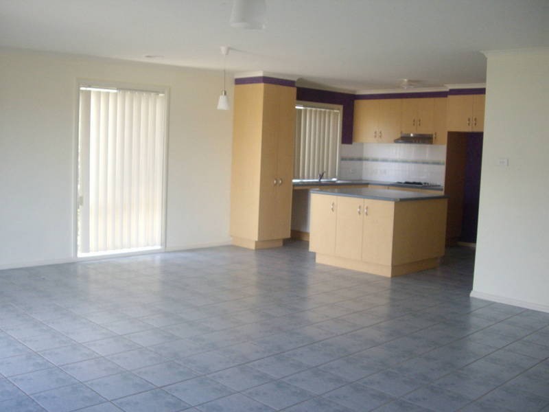 1 Clyde Close, Taylors Hill VIC 3037