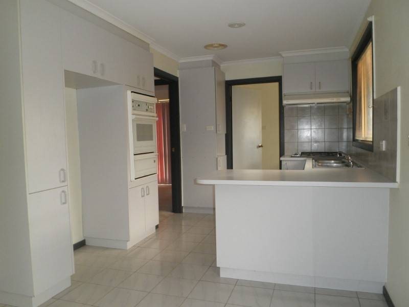 1/17 Saratoga Crescent, Keilor Downs VIC 3038