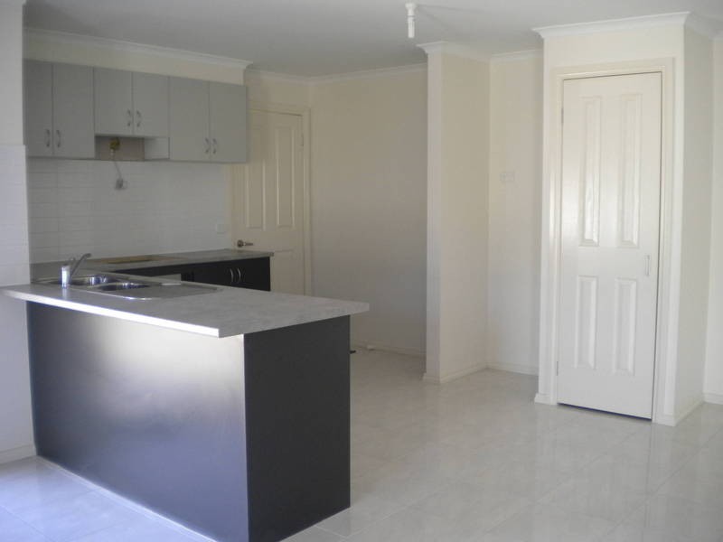 15 Darlington Grove, Sydenham VIC 3037