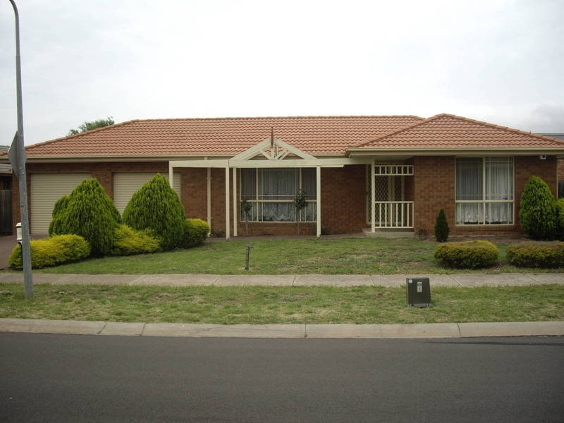 19 Dundee Way, Sydenham VIC 3037