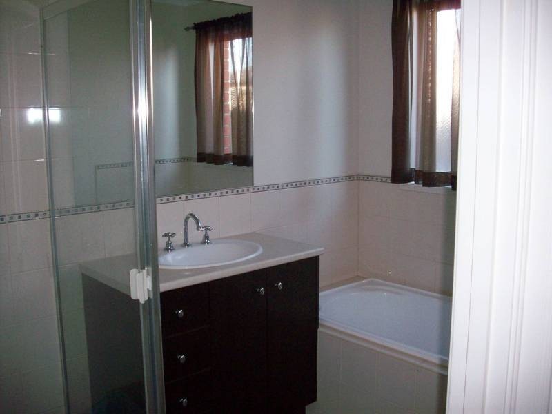 12 Pro Hart Way, Caroline Springs VIC 3023