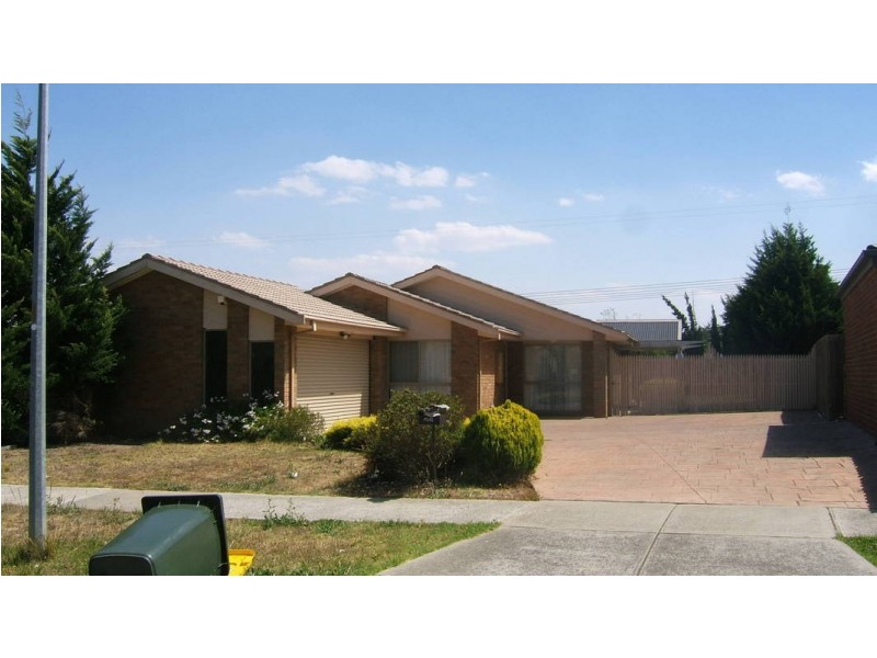 42 Salamander Drive, Taylors Lakes VIC 3038