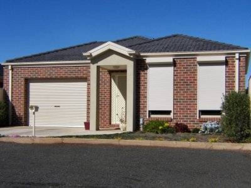 31 Scarsborough Crescent, Melton West VIC 3337