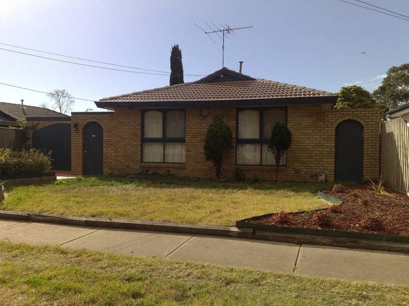 22 Bernard Drive, Melton South VIC 3338