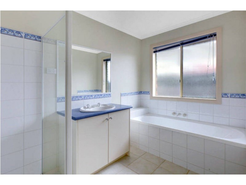 13 Riversdale Drive, Werribee VIC 3030