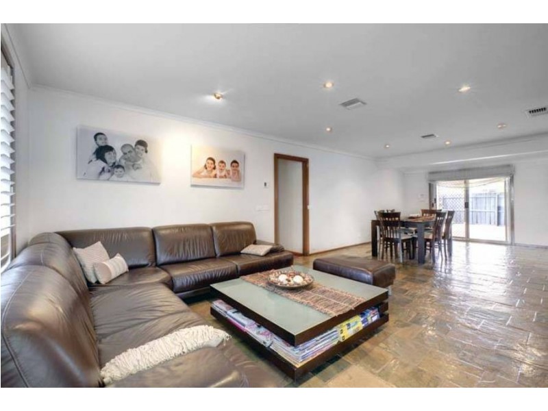 4 Karri Crescent, Hoppers Crossing VIC 3029