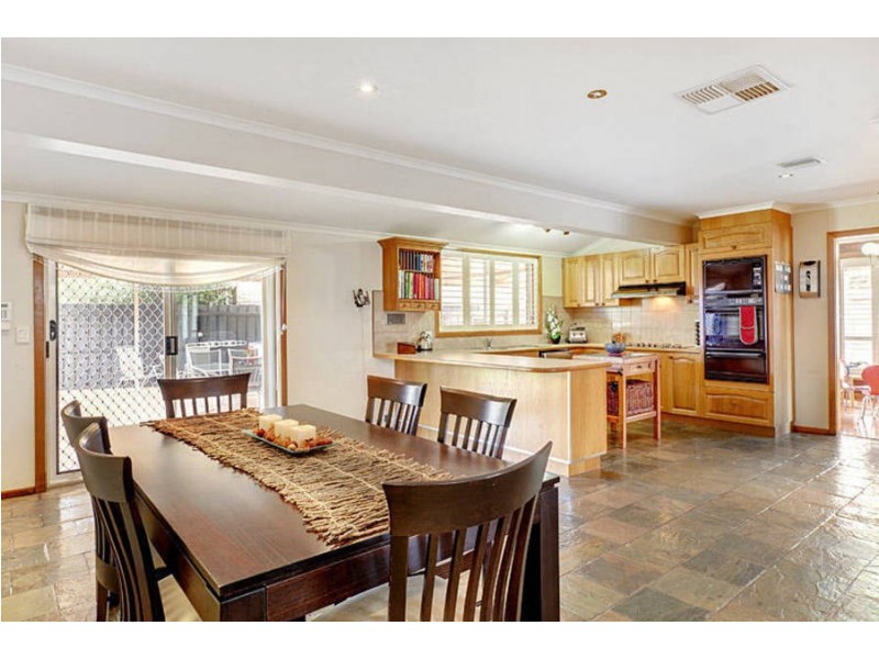 4 Karri Crescent, Hoppers Crossing VIC 3029