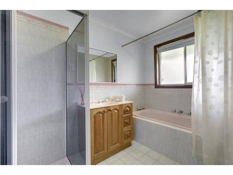 4 Karri Crescent, Hoppers Crossing VIC 3029