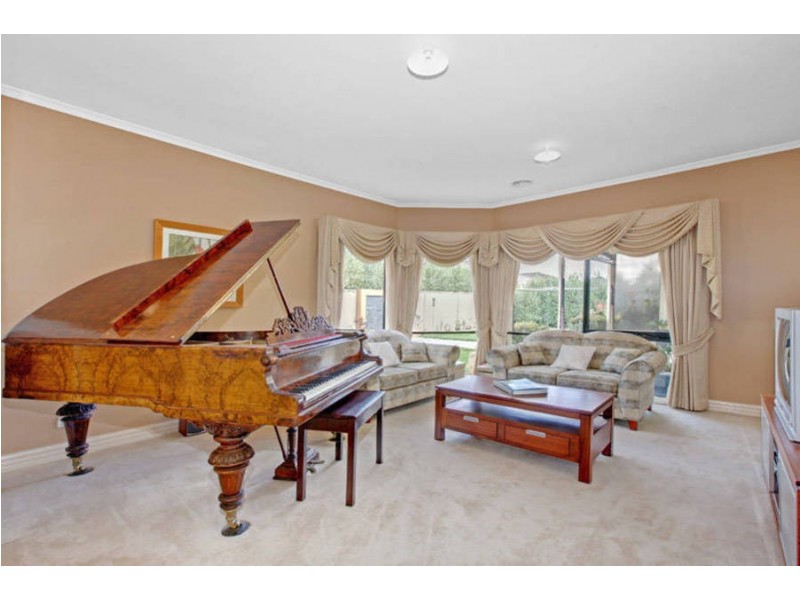 4 St Patricks Place, Tarneit VIC 3029