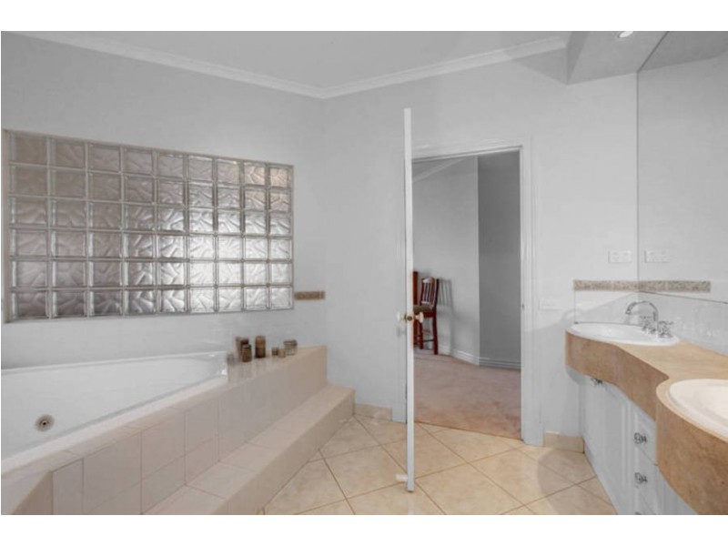 4 St Patricks Place, Tarneit VIC 3029