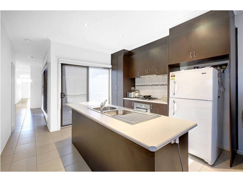 2/8 Lazor Street, Truganina VIC 3029