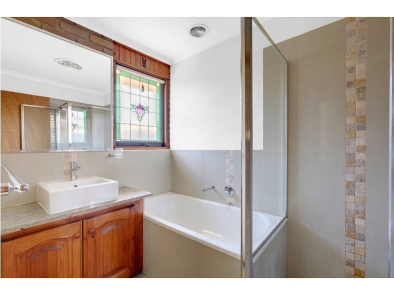 15 Raleigh Court, Werribee VIC 3030