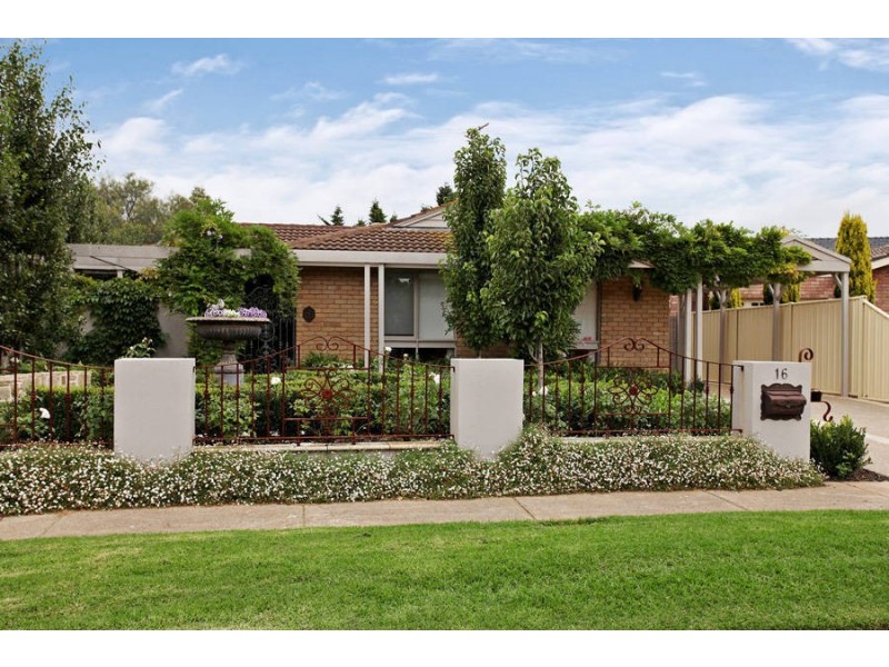 16 Nangiloc Crescent, Werribee VIC 3030