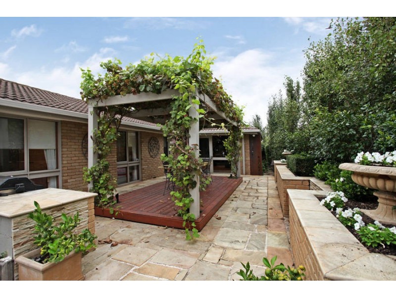 16 Nangiloc Crescent, Werribee VIC 3030
