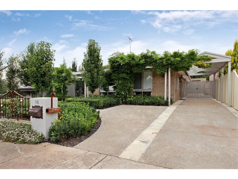 16 Nangiloc Crescent, Werribee VIC 3030