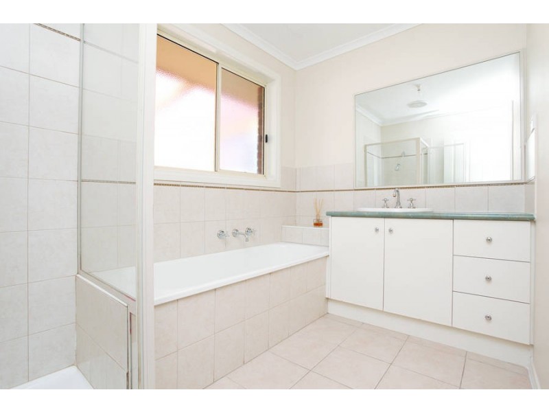 6 Wavish Court, Werribee VIC 3030