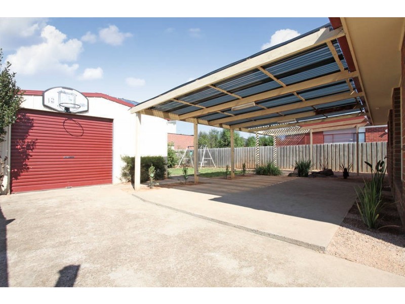 6 Wavish Court, Werribee VIC 3030