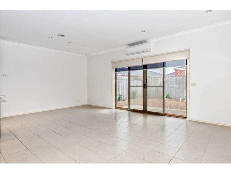 2/8 Lazor Street, Truganina VIC 3029