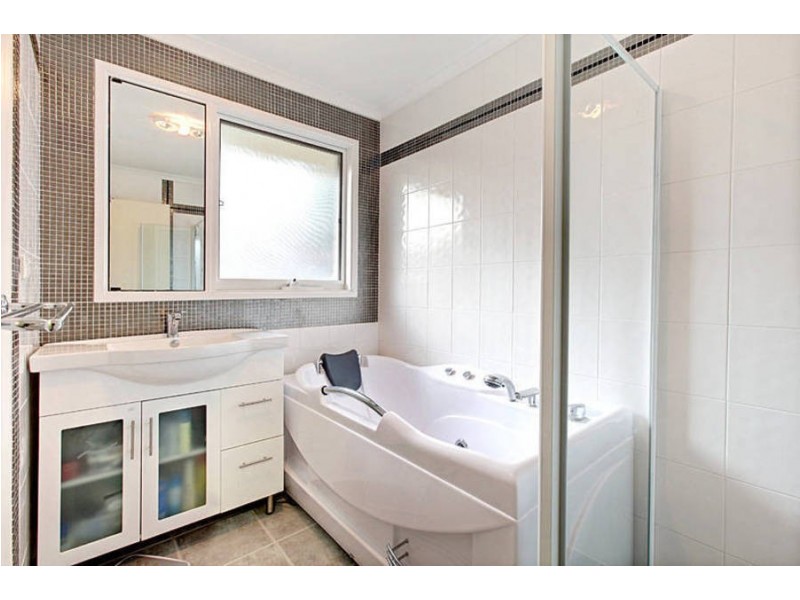 252 Greaves Street North, Werribee VIC 3030